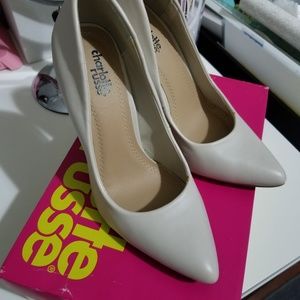 Natural colored pumps